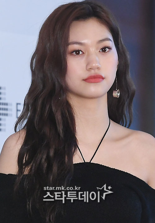 [포토]위키미키 도연, 섹시하게 어깨 드러내고 