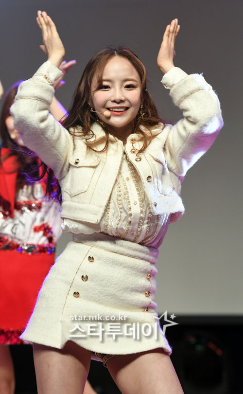 [포토]초희, 와이파이를 올려 주세요~