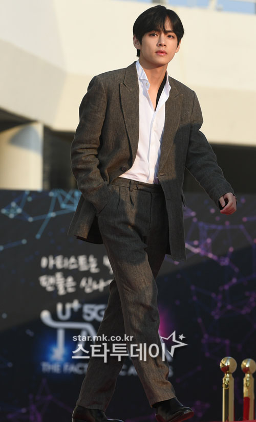 [포토]방탄소년단 뷔, 오늘은 `블랙헤어 미남` 