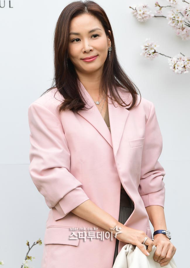 고소영, FA 시장 나왔다...문화창고 측 “4월 말 계약 만료”