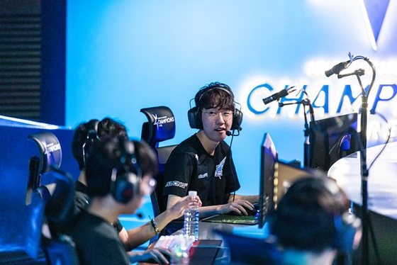 LCK 서머 초반 혼돈…디펜딩 챔피언 SK텔레콤 3연패 ‘충격’