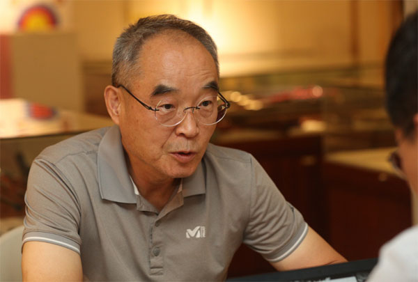 [Weekend Interview] 국내 첫 도검전시관 운영하는 칼 전문가 한정욱 나이프갤러리 관장