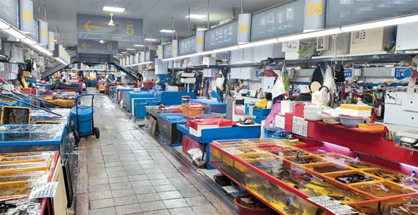 자갈치서 29년 장사했지만…축제 대목도 썰렁하긴 처음