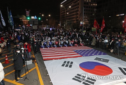 부산 태극기 집회 후 행진 중 교통사고로 7명 부상