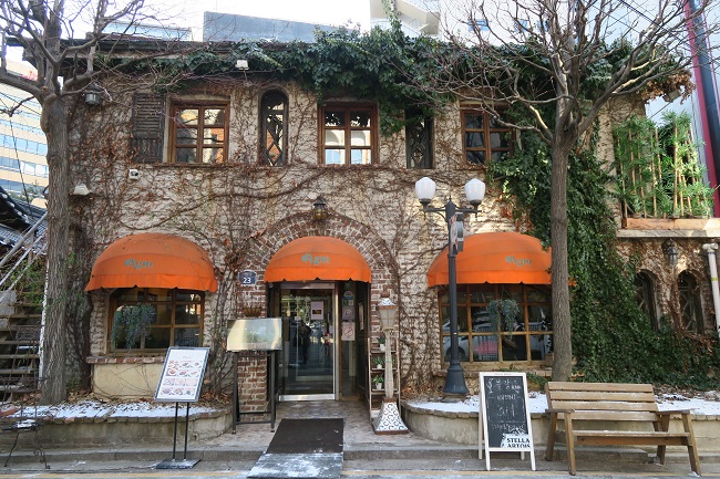 유럽 레스토랑 분위기 속에서 낭만과 슬로우 푸드를 만날 수 있는 인사동 `아지오(Agio)`