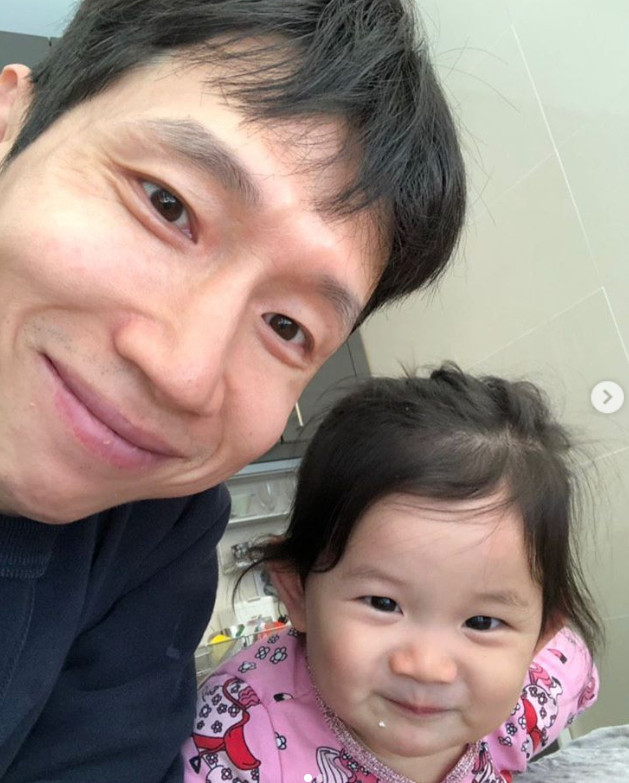 봉태규, 붕어빵처럼 똑 닮은 딸 본비와 행복한 한때