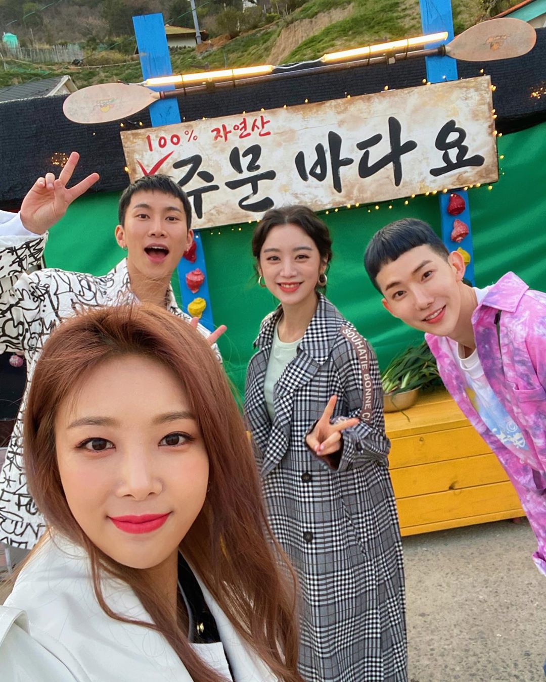 원더걸스 유빈X혜림, `주문 바다요` 다정 출연 인증샷
