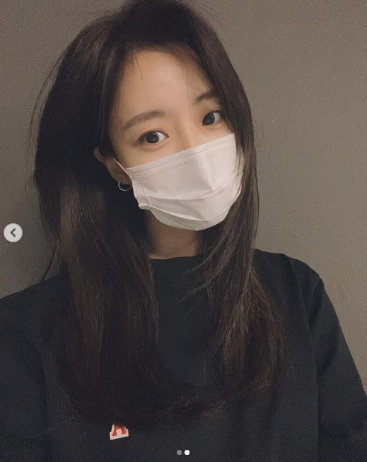함은정, 티 안나게 자른 앞머리 자랑...`미모는 여전`