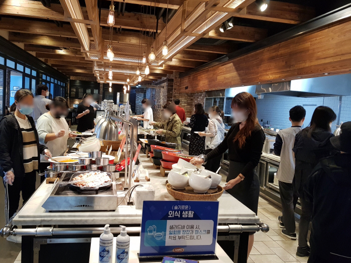 57일동안 문닫았던 뷔페 식당들 일제히 오픈 매장은 열었지만…