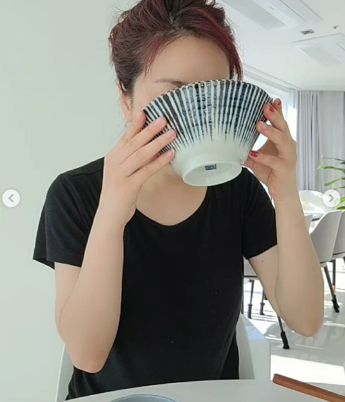 오나라, 다이어터의 일상 공개 그릇까지 씹어 먹을 기세로…