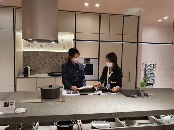 [라이프] 신세계백화점, 집 꾸미기 푹 빠진 홈콕족 겨냥…백화점 최초로 인테리어 컨설팅