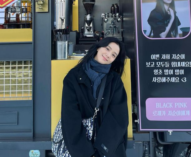 `설강화` 지수, 로제 커피차 인증 내 인생 첫 커피차♥