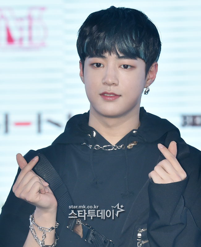 [포토] 건우, 손하트도 잘생김