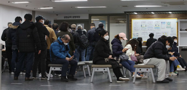 한국선 기업 키워봤자 규제만 늘텐데…벤처마저 짐쌀 궁리