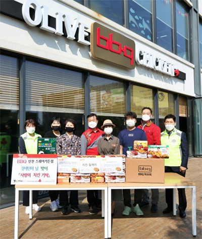 [푸드] 제너시스비비큐그룹, 코로나 의료진에 치킨 쏘고 아프리카선 깨끗한 물 확보…BBQ의 맛있는 기부