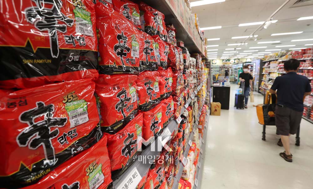 국민라면 가격도 올랐다…신라면 1봉지 736원, 농심 평균 6.8% ↑