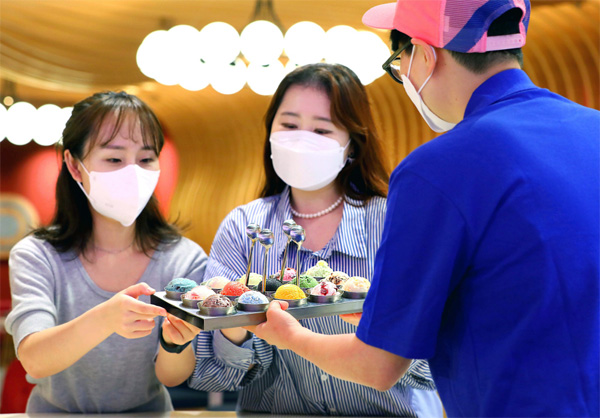 맛은 있고 맞수는 없다…점포당 평균 연매출이 5억 넘는다…배스킨라빈스 천하