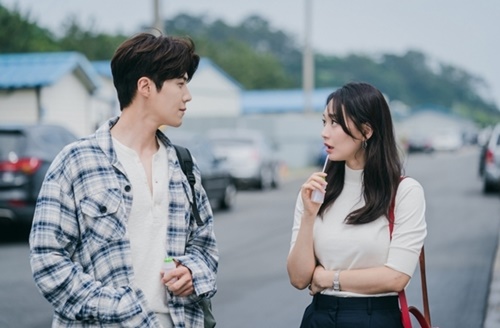 김선호 사생활 논란에도…갯마을 차차차 재방송 강행