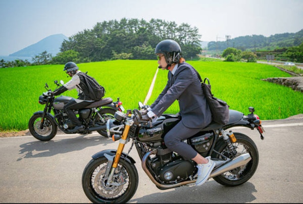 먹보와 털보 PD 비·노홍철, 수천만원 바이크 시속 60km로 라이딩