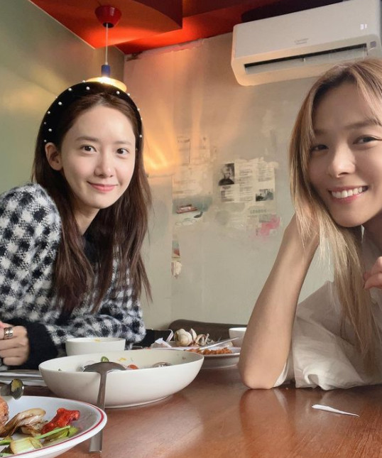 선예X윤아, 원걸과 소시 만났다...역사적 투샷