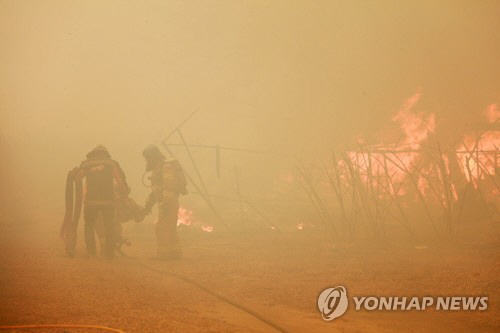 산불 빠른 남하 속도에 울진 초비상…LPG 가스 충전소도 위험