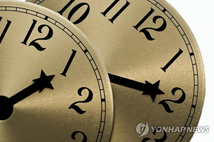 미국 시간 앞으로 영원히 한시간 당겨진다고?