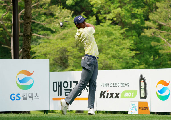 홀인원 쏜김에 1위 간다…하루에 이글이글 찢었다