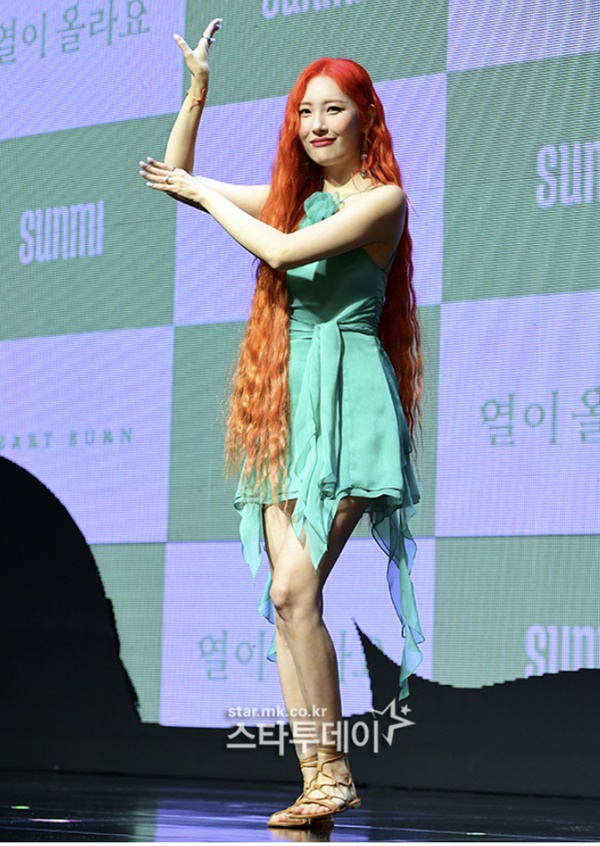 선미 열이올라요 고무줄 춤, 프라우드먼 모니카 도움 받아