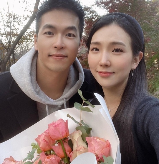 ‘나는 솔로’ 2기 영숙♥영수, 결혼 1주년…“볼수록 사랑둥이 짝꿍”