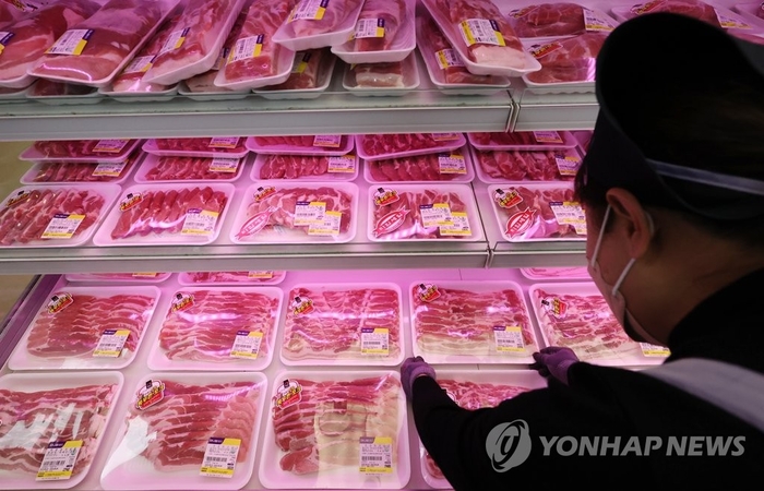 동네 고깃집 제주삼겹살 사라질까...1천억 넘는 처리비용 고심