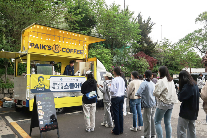 커피·디저트 400개 무료로 쐈다…‘찾아가는 빽다방’ 첫 시동
