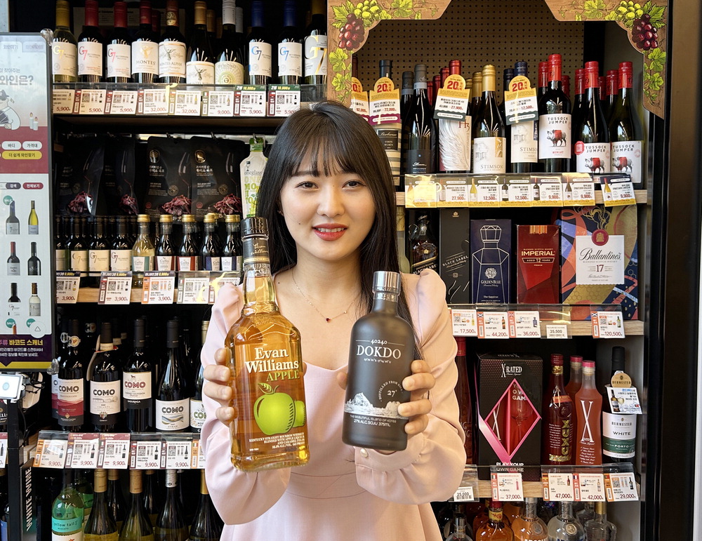 울릉도 심해서 추출한 농축수 프리미엄 소주 시장서 새바람 [편의점 이야기]