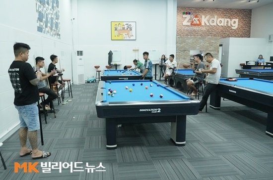 [작당 베트남 호치민당구클럽 가보니] 오전부터 남녀노소 고객 북적, 당구장 한곳 직원만 10명
