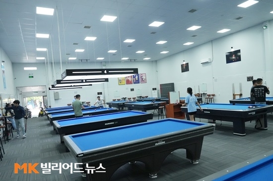 [작당 베트남 호치민당구클럽 가보니] 오전부터 남녀노소 고객 북적, 당구장 한곳 직원만 10명