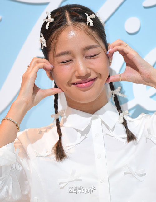 [포토]미미, 상큼 볼하트