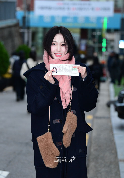 [포토]위클리 조아, 수능보러 가는길