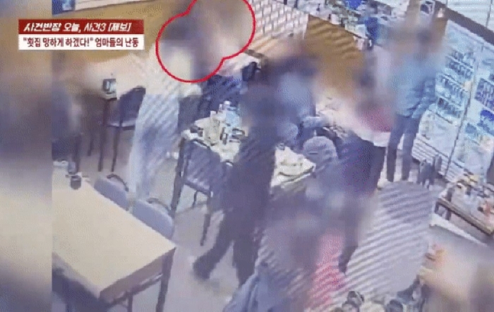 [영상] “망하게 해줄게”…횟집 사장에 초장 던지고 폭행한 엄마 손님들