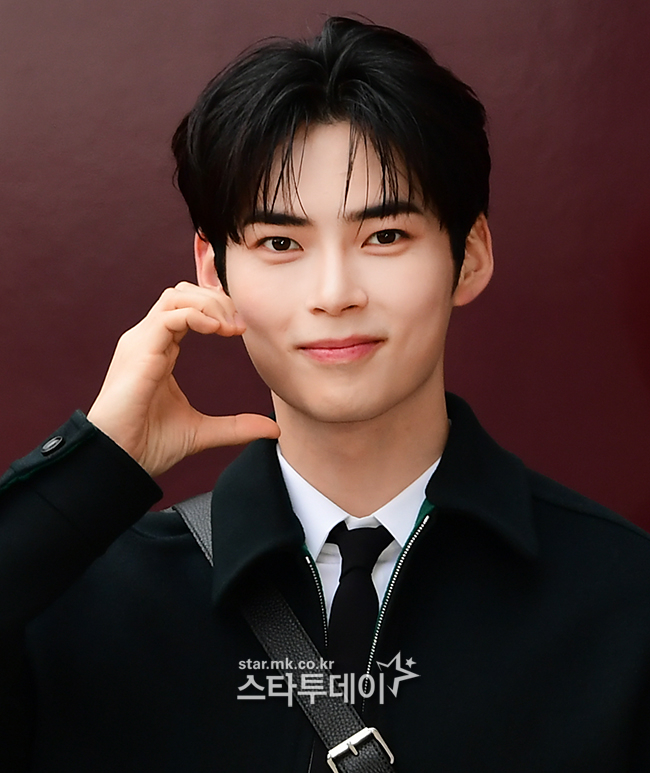 [포토] 한빈, 팬들에게 볼하트