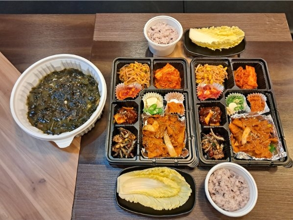 “이건 꼭 먹어야 할 것 같다”…극찬 쏟아진 8000원짜리 백반 보니