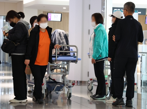 “의대 교수 사직 이유, 10명 중 9명은”…설문조사 결과 보니