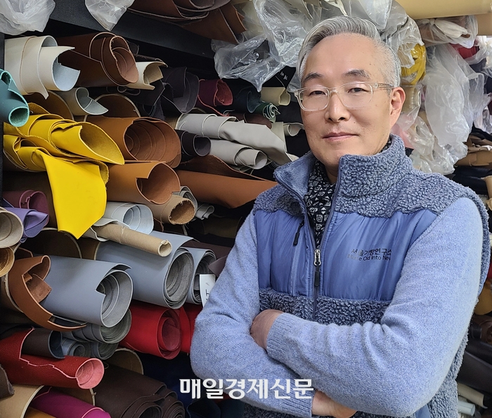 “내돈내산 샤넬백 낡아서 고치면 불법이라니”...가방성형 장인의 물거품된 꿈 [신기자 톡톡]