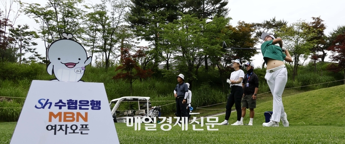 [포토] SH수협은행 MBN여자오픈 대회 연습라운드에서 호쾌한 티샷