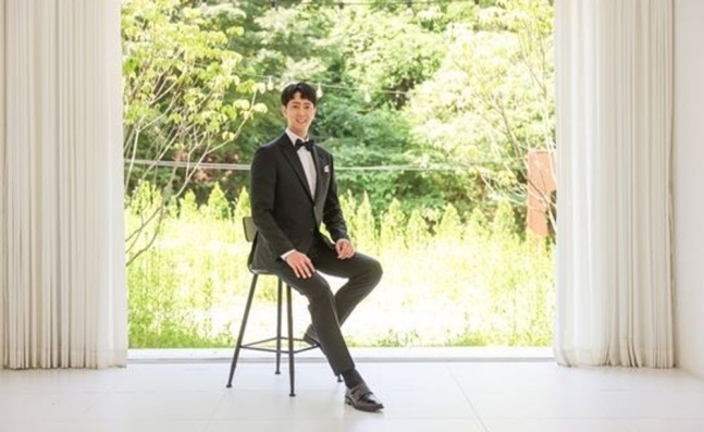 디엔티 출신 이동욱, 25일 결혼 “꿋꿋하게 이겨내며 잘 살겠다”