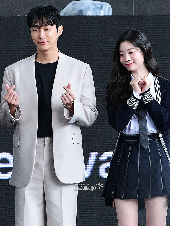 [포토]진영-다현, 영화도 사랑해주세요