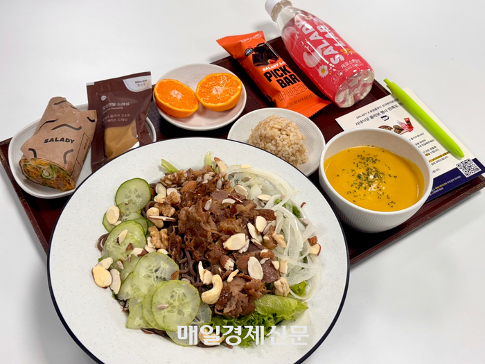 “참치쇼 1열 직관”…여의도서도 손에 꼽힌다는 이 곳은? [증권가 구내식당 대전]