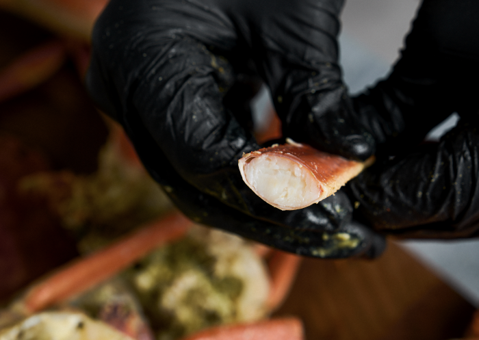 대게철이 돌아왔다…‘수산한 총각들’  러시아산 자숙 대게 판매 이벤트