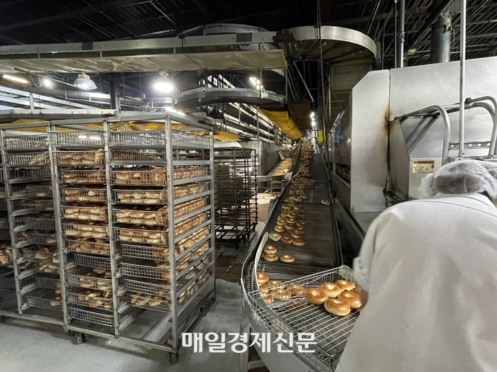 갓구운 빵 냄새가 옷에 배네...빵공장서 바로먹는 극한의 후레시 맛! [특슐랭 in 뉴욕]