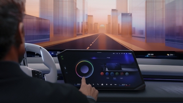 “앞 유리를 HUD로”…BMW, ‘파노라믹 iDrive 디스플레이’ CES 공개