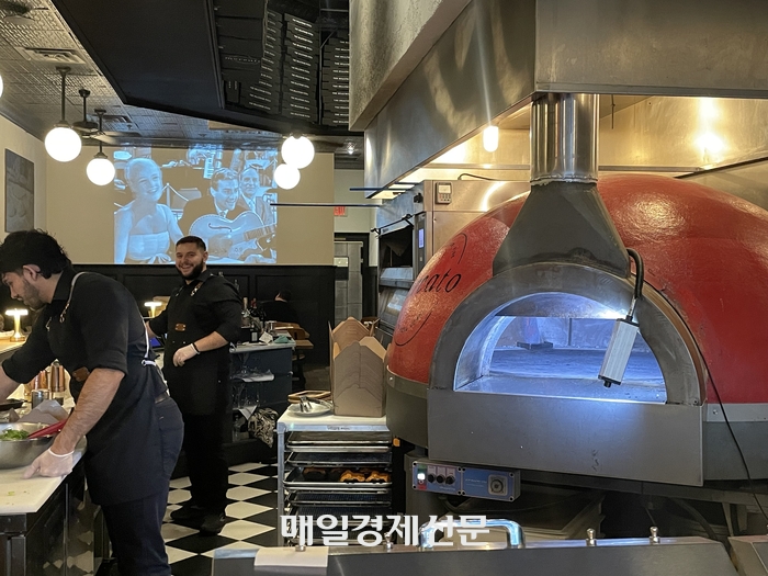 96시간 발효로 구멍 숭숭뚫린 최강 도우에 스핀 화덕 찐맛 [특슐랭 in 뉴욕]