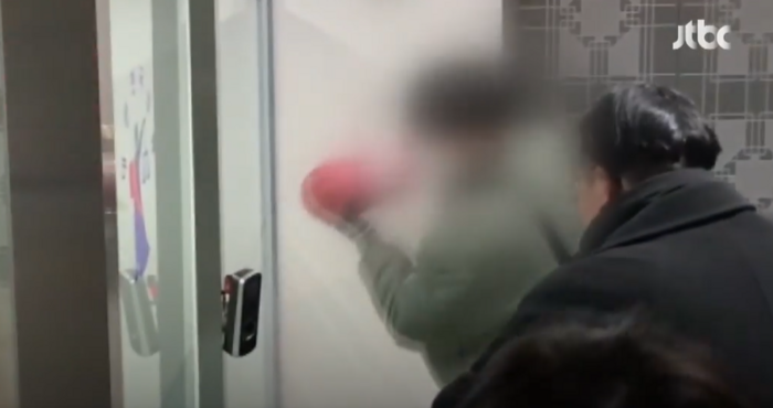 소화기 난사하고 유리 파손해 서부지법 난입 ‘녹색점퍼남’ 체포